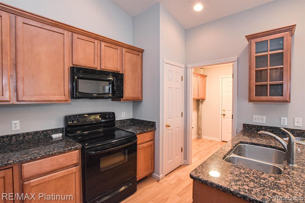 807 Chelsea Ridge Court Howell, MI 48843 - Photo 11 of 32