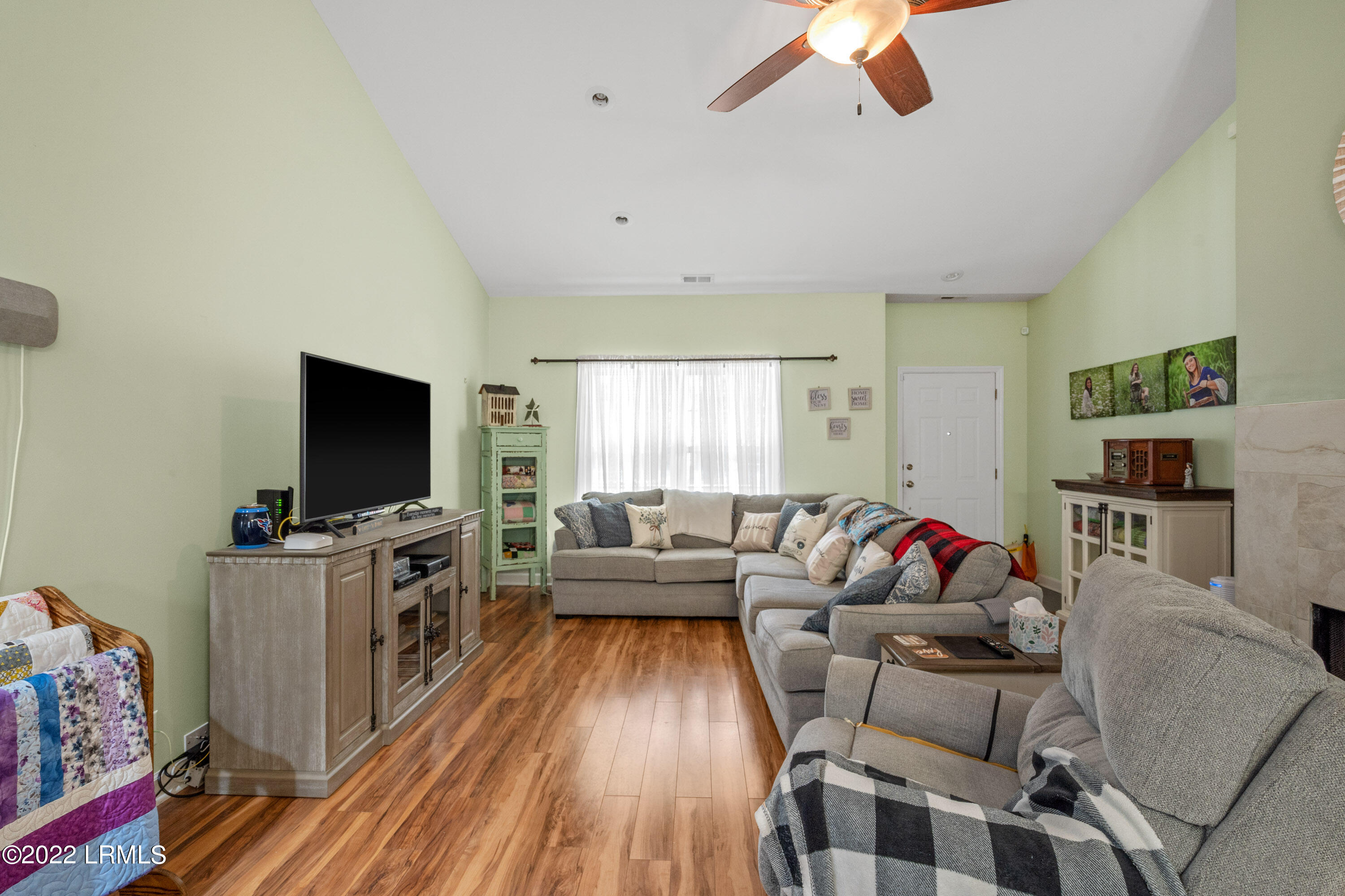8 Causey Way Beaufort, SC 29907 - Photo 4 of 26 DSC07536