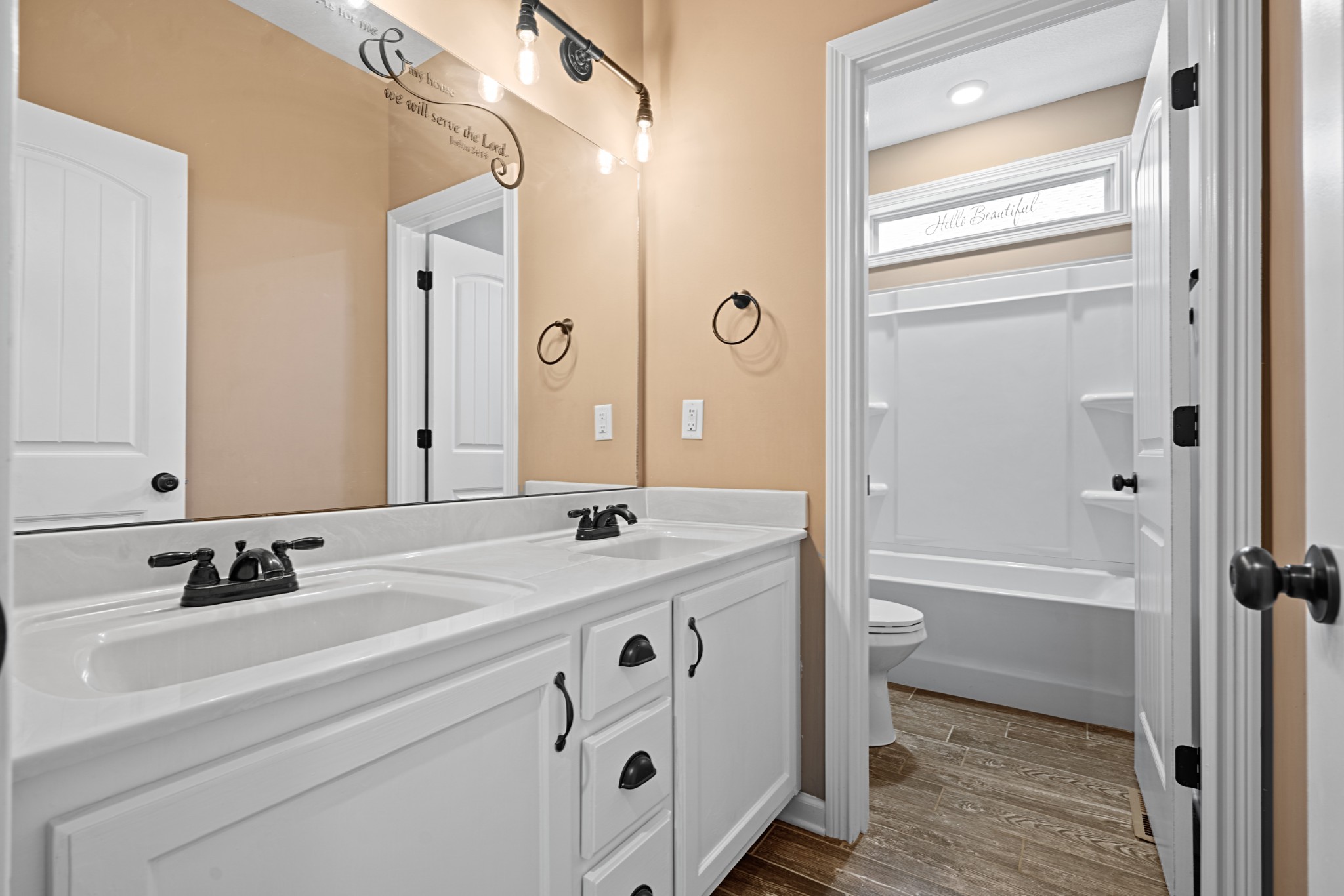 1506 Bend Road Clarksville, TN 37040 - Photo 34 of 56 a bathroom with a tub a sink and mirror