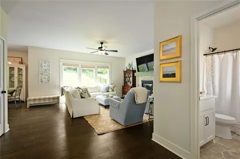 $595,000 | 6987 Glenn Lane, Parkville, MO 64152