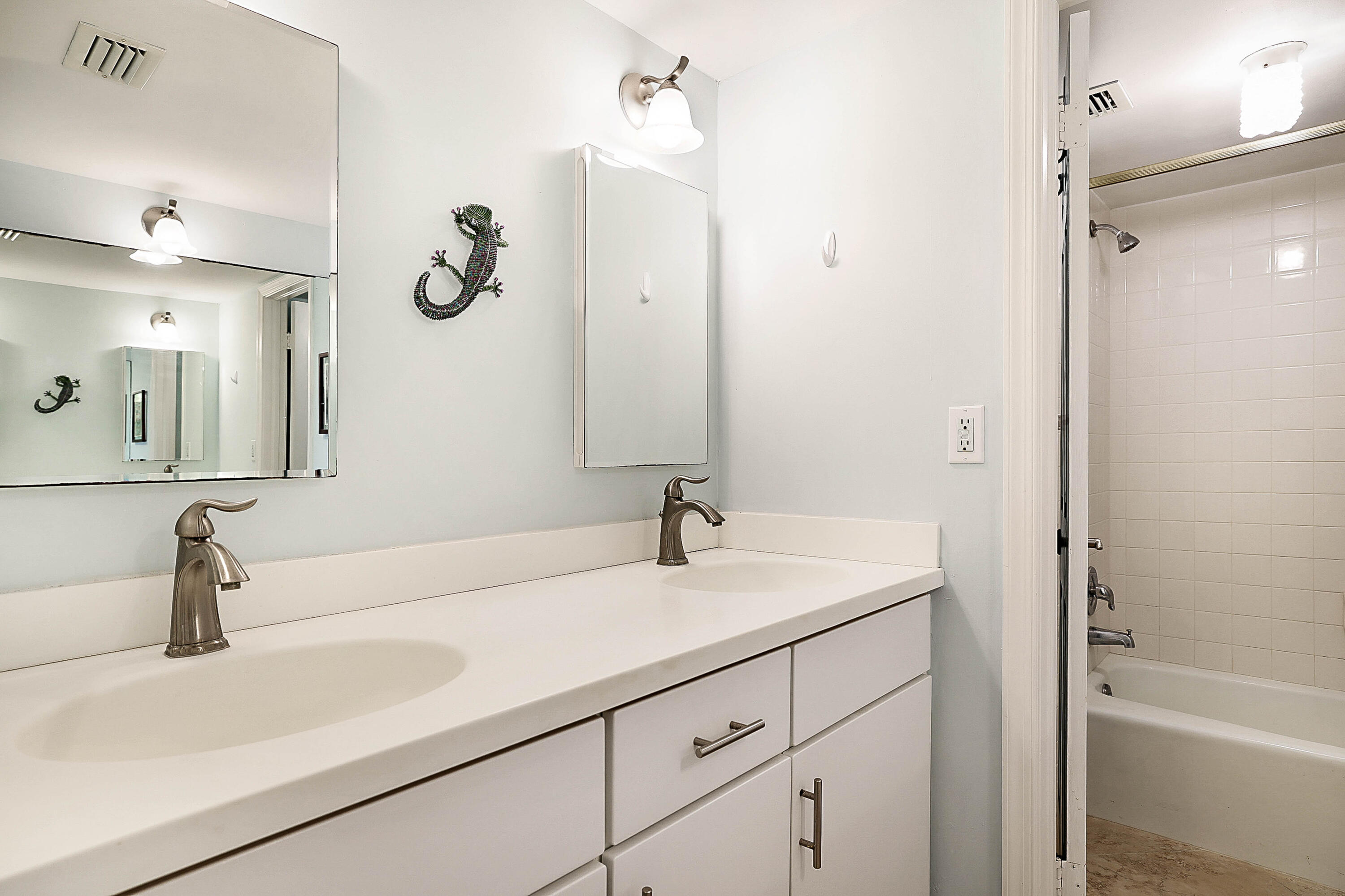 300 Intracoastal Place, Unit 404 Jupiter, FL 33469 - Photo 23 of 41 300 Intracoastal Place Apt 404-23