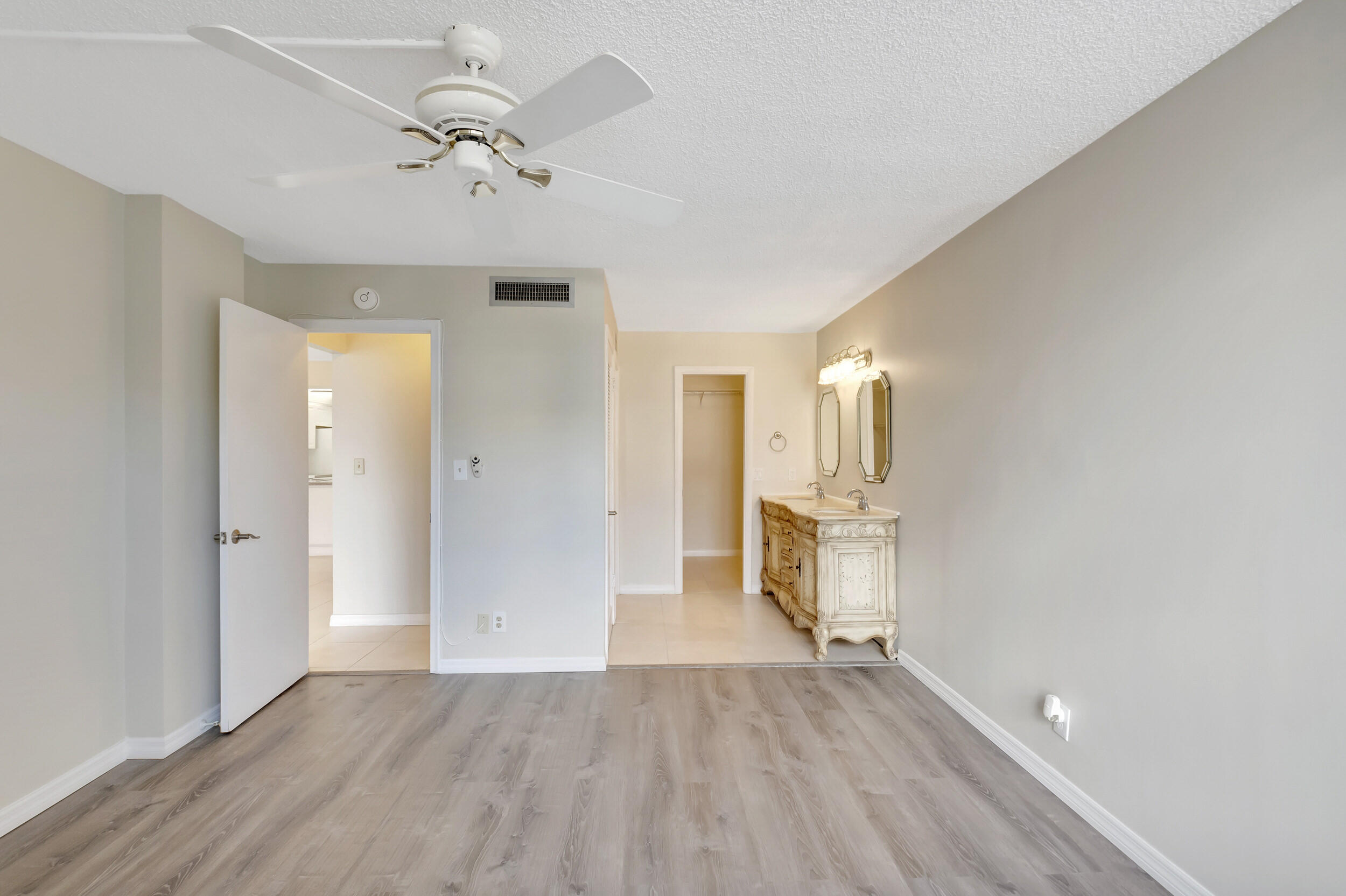 6 Royal Palm Way, Unit 106 Boca Raton, FL 33432 - Photo 23 of 57 Main bedroom