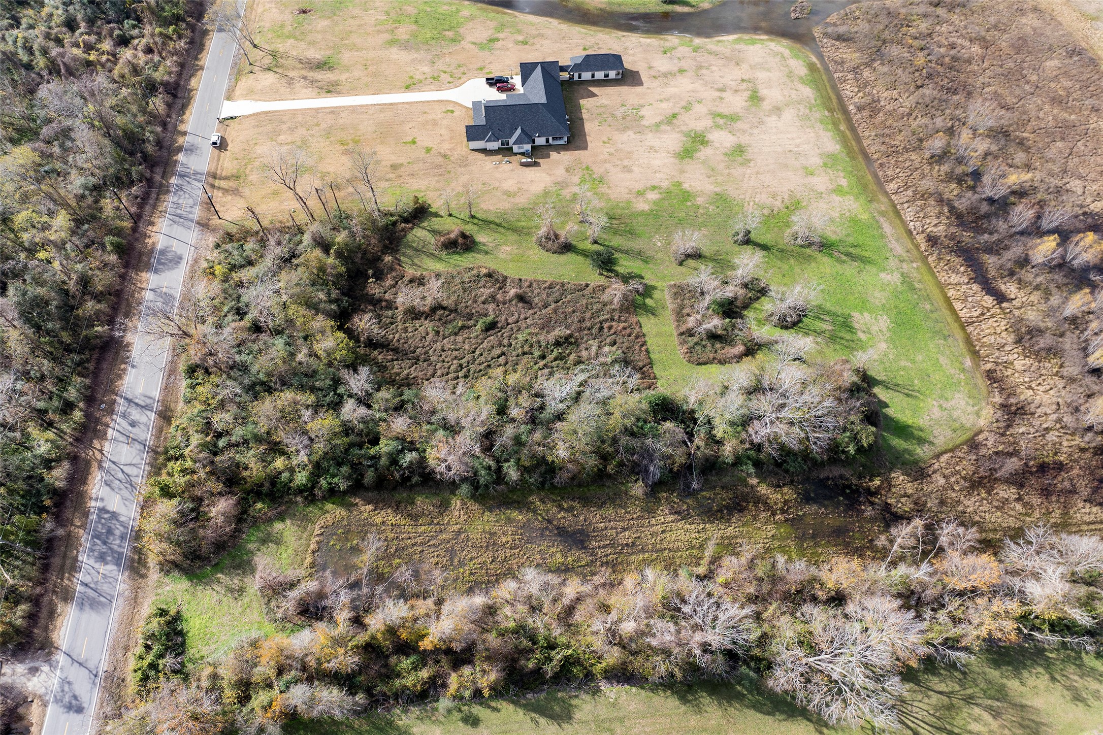 702 County Road 34 Angleton, TX 77515 - Photo 5 of 10