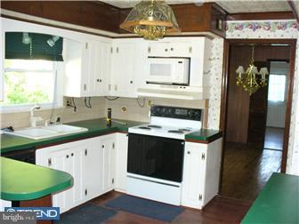 1619 Bridgeboro Road Edgewater Park, NJ 08010 - Photo 3 of 12