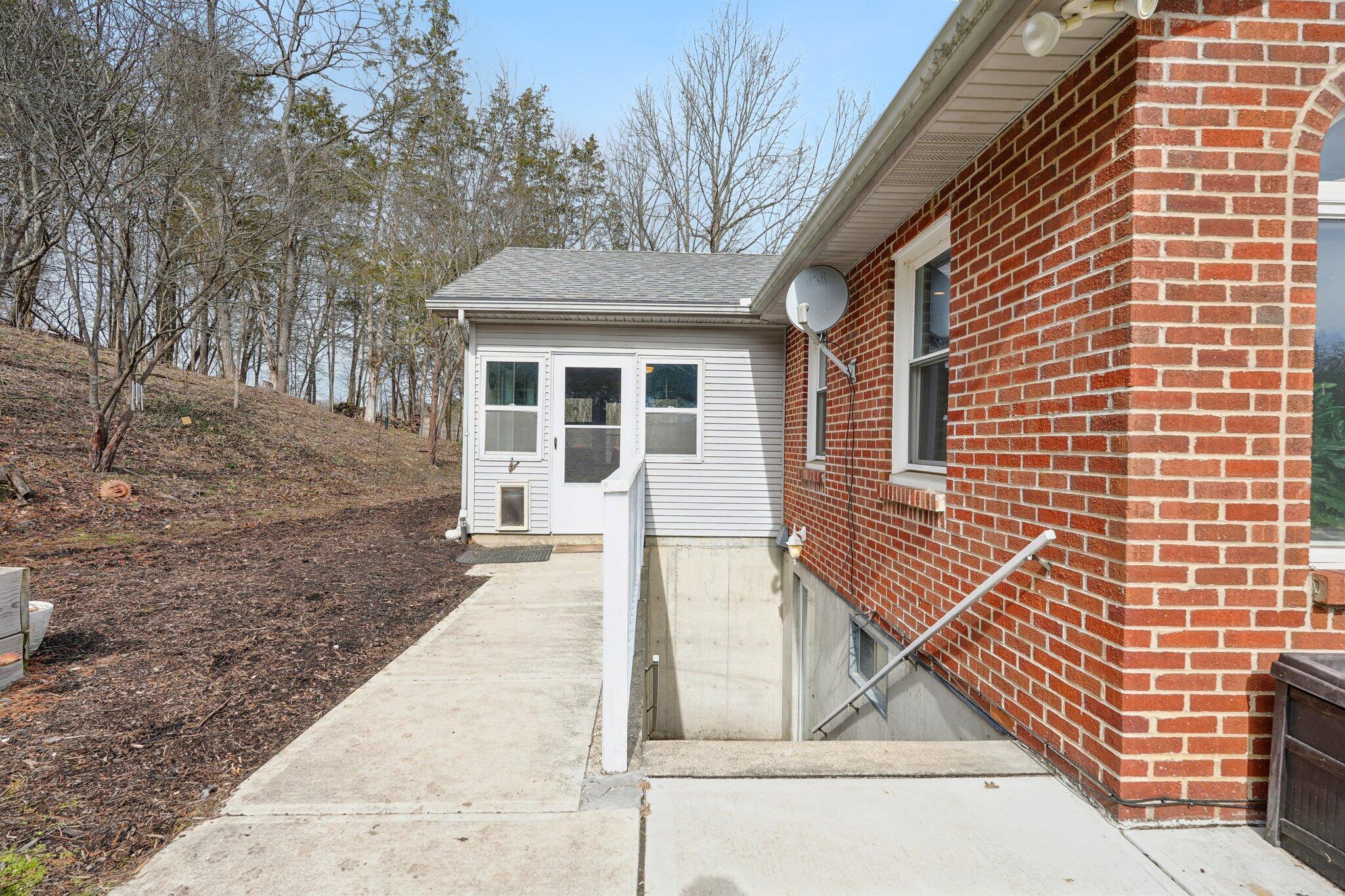 8022 Stonehouse Road California, KY 41007 - Photo 5 of 51