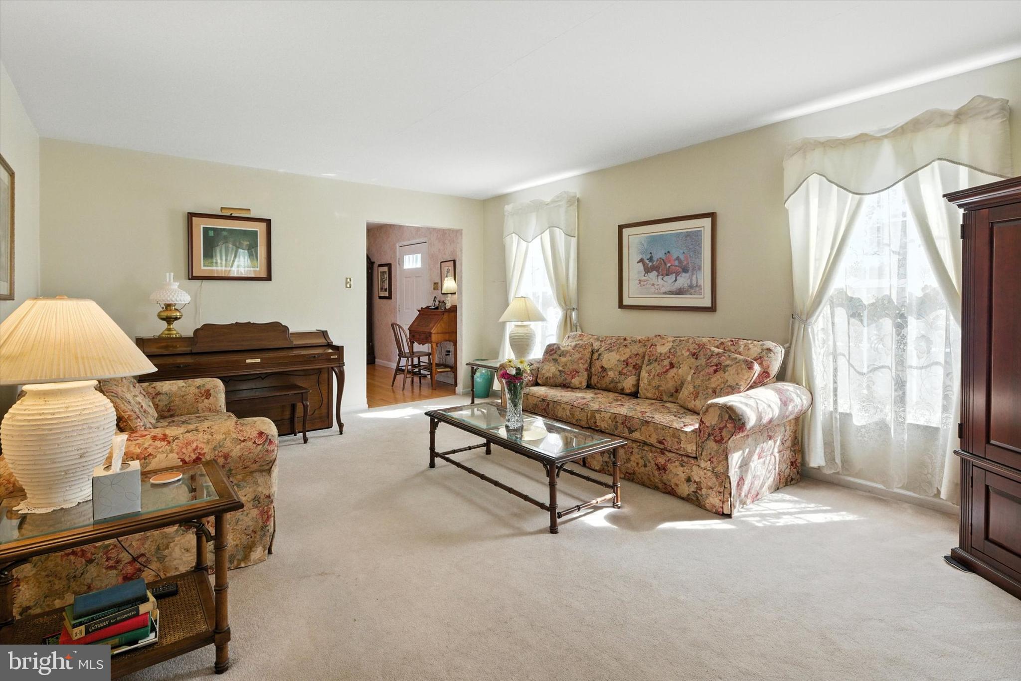 1337 Coldsprings Road Pottstown, PA 19465 - Photo 10 of 32 Living room