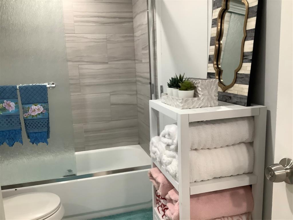 4174 Inverrary Drive, Unit 309 Lauderhill, FL 33319 - Photo 14 of 21 a bathroom with a sink and mirror with bathtub