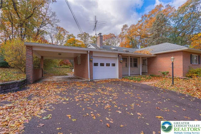 a view of a house with a yard and garage