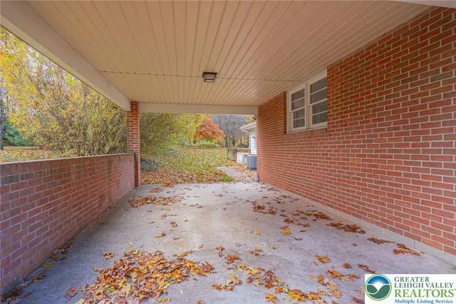 a view of a backyard with pathway
