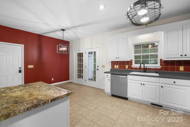 $670,000 | 166 Jay Bird Drive, Sylva, NC 28779