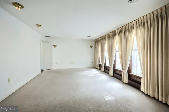 an empty room with windows and entrance