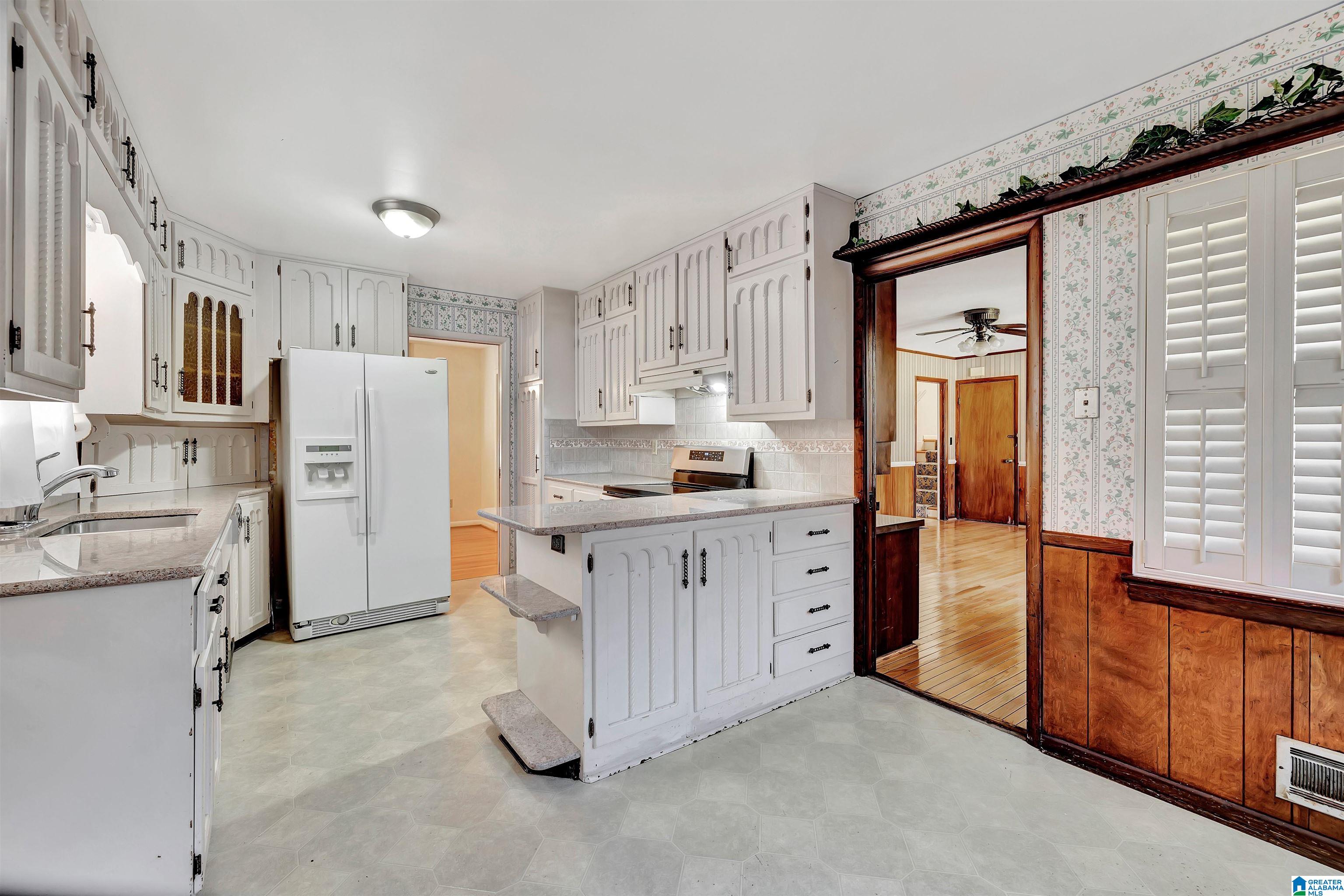924 Martinwood Road Birmingham, AL 35235 - Photo 18 of 35