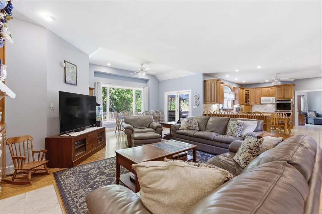 15 Long Pasture Road North Andover, MA 01845 - Photo 10 of 42