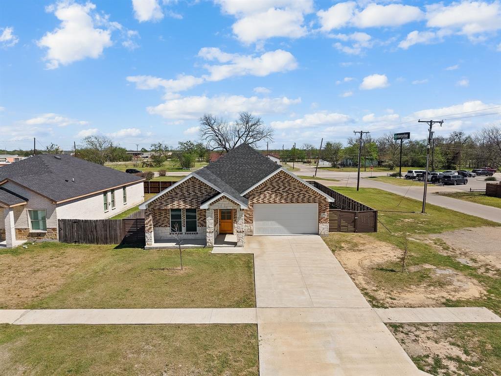 809 South Adelaide Street Terrell, TX 75160 - Photo 2 of 18 a view of a house with a terrace