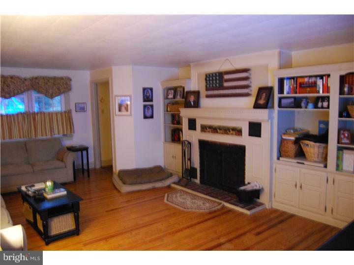 320 Red Lion Road Southampton, NJ 08088 - Photo 19 of 24 Living Room