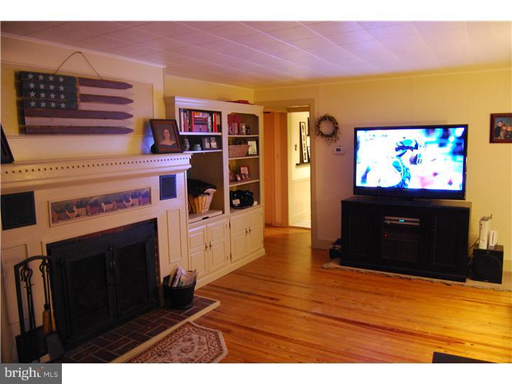 320 Red Lion Road Southampton, NJ 08088 - Photo 20 of 24 Living Room
