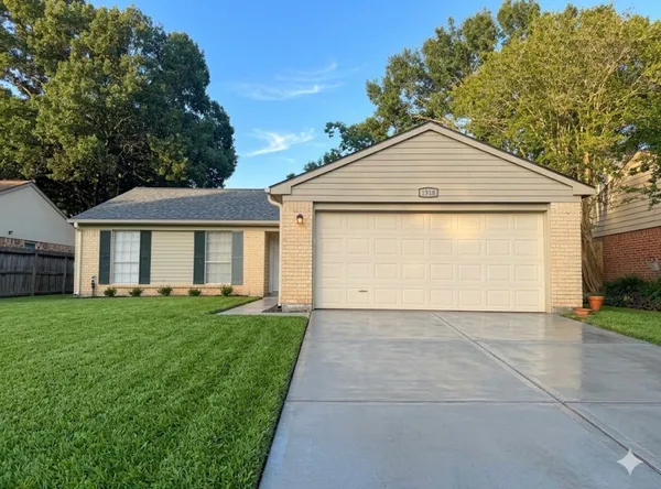 $1,800 | 1318 Sand Stone Drive, Richmond, TX 77406