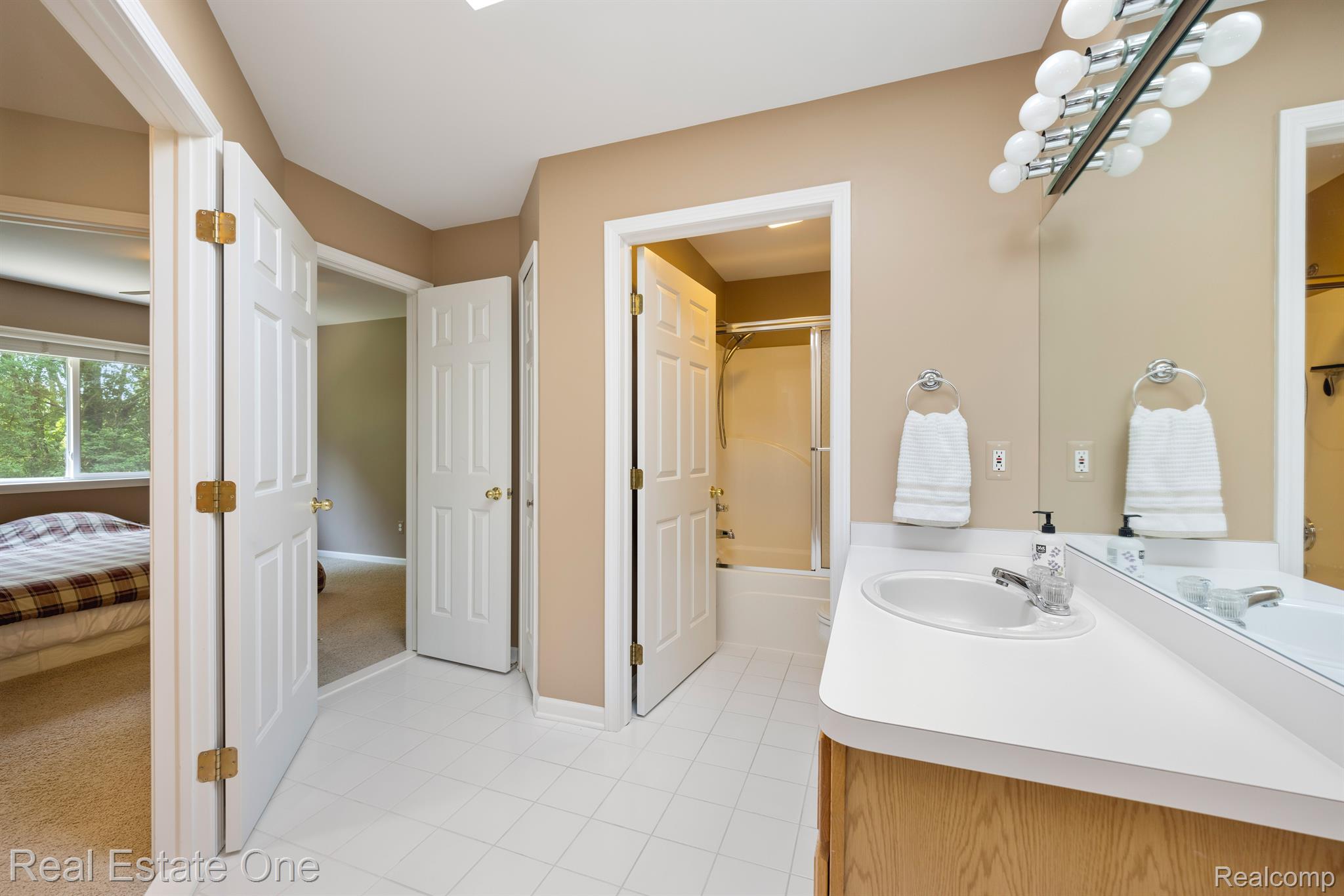 2080 Rob Ridge Drive Walled Lake, MI 48390 - Photo 22 of 34 Gallery Image 22