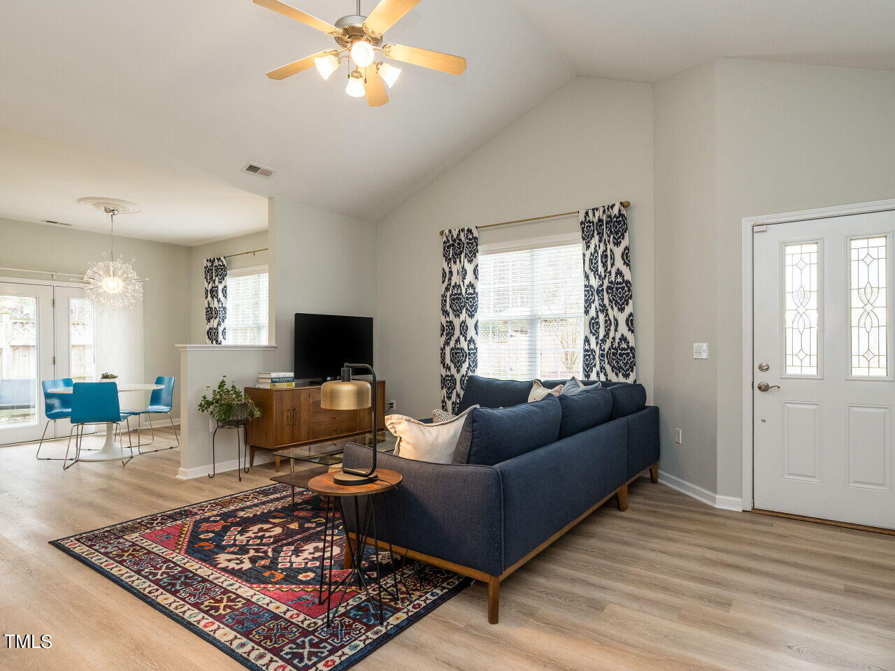 006-1280x960-family-room