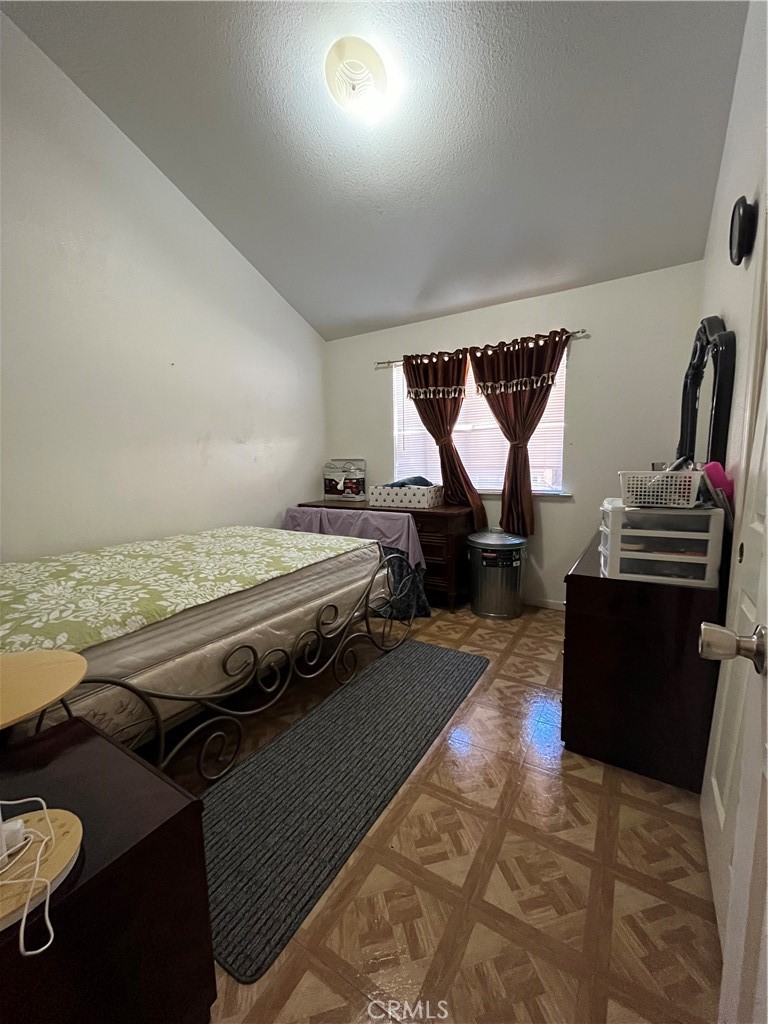 740 Hazelhurst Way Coalinga, CA 93210 - Photo 13 of 19 a living room with furniture and a piano