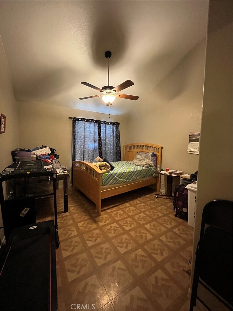 740 Hazelhurst Way Coalinga, CA 93210 - Photo 14 of 19 a living room with furniture
