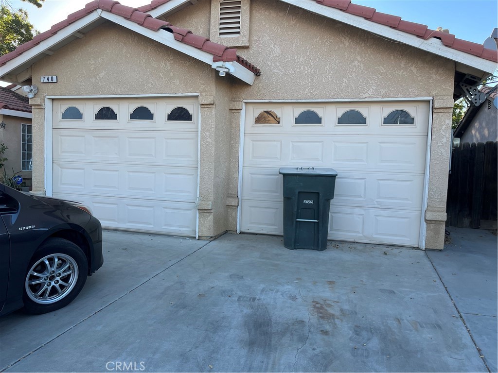 740 Hazelhurst Way Coalinga, CA 93210 - Photo 2 of 19 a view of a car garage