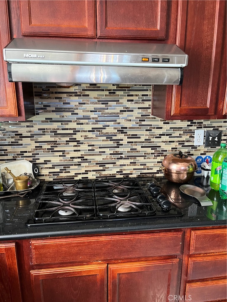 740 Hazelhurst Way Coalinga, CA 93210 - Photo 5 of 19 a close view of stove top oven