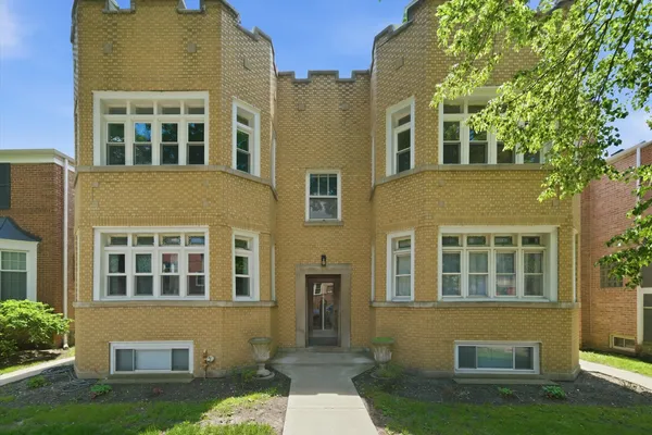 $2,250 | 2739 West Lunt Avenue, Unit 2, Chicago, IL 60645