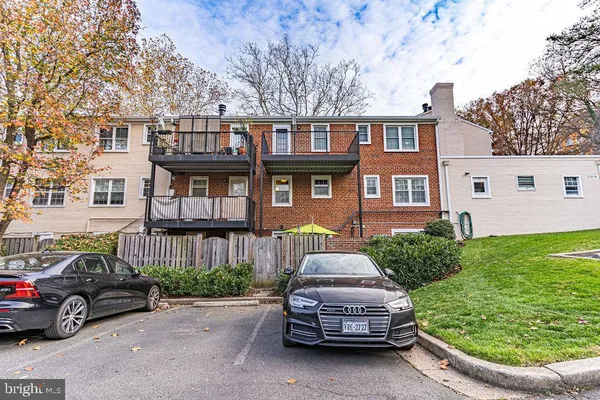 $3,278 | 2731 South Walter Reed Drive, Unit A, Arlington, VA 22206