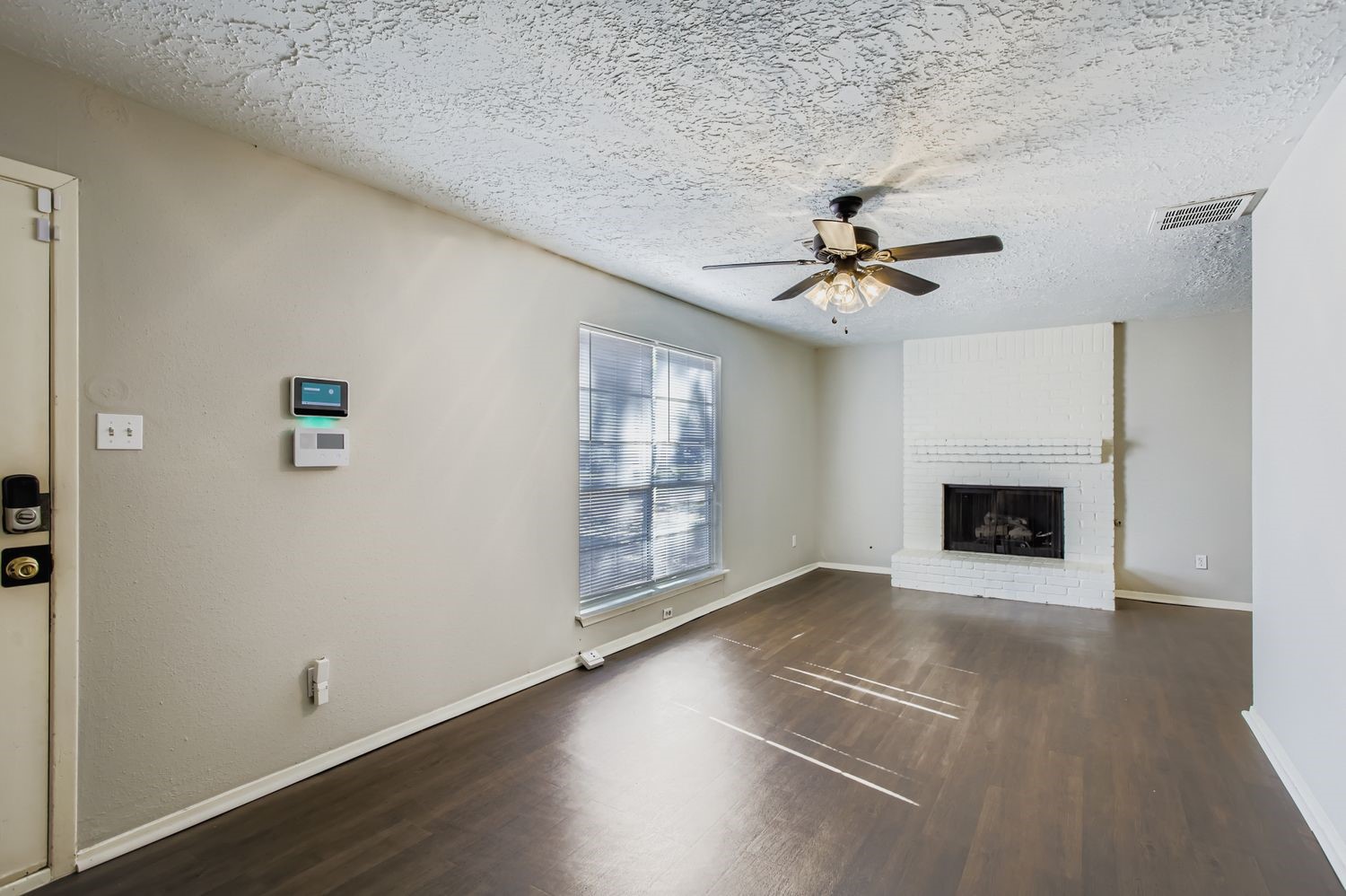 9506 Landry Boulevard Spring, TX 77379 - Photo 3 of 25 Living Room