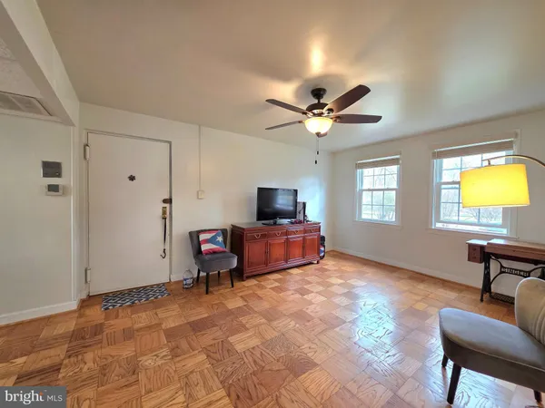 $2,075 | 6620 Boulevard View, Unit A1, Alexandria, VA 22307
