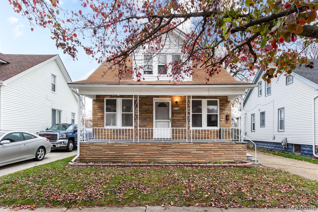 8175 Central Street Center Line, MI 48015 - Photo 1 of 27