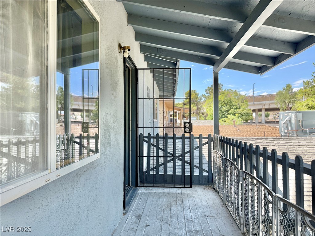 390 North 13th Street, Unit 1 Las Vegas, NV 89101 - Photo 3 of 9