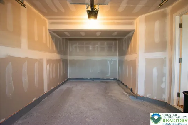 $340,000 | 2118 Cross Country Road, Northampton, PA 18067