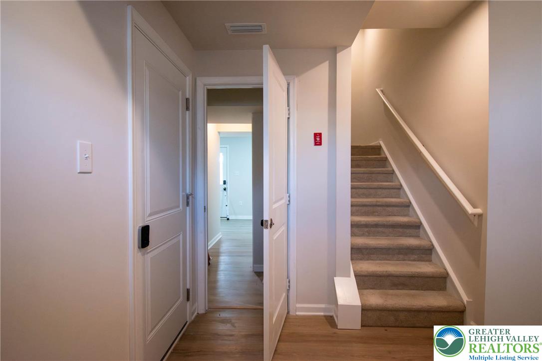 2118 Cross Country Road Northampton, PA 18067 - Photo 5 of 34