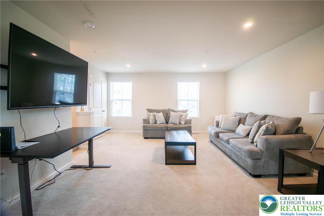 2118 Cross Country Road Northampton, PA 18067 - Photo 9 of 34