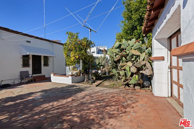 a view of a house with backyard and sitting area