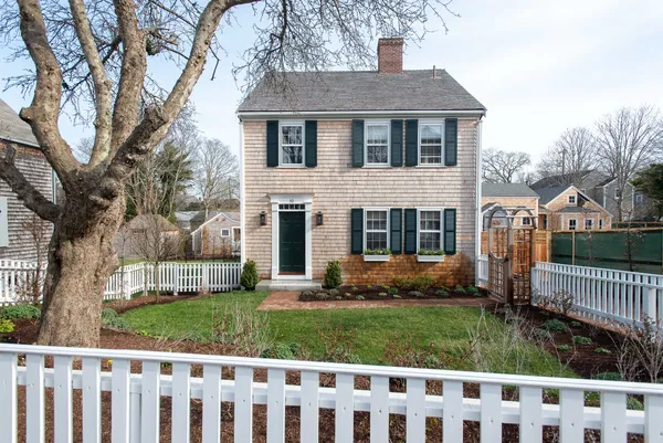 $6,995,000 | 10 Silver Street, Nantucket, MA 02554