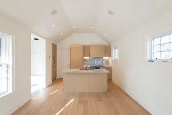 $6,995,000 | 10 Silver Street, Nantucket, MA 02554