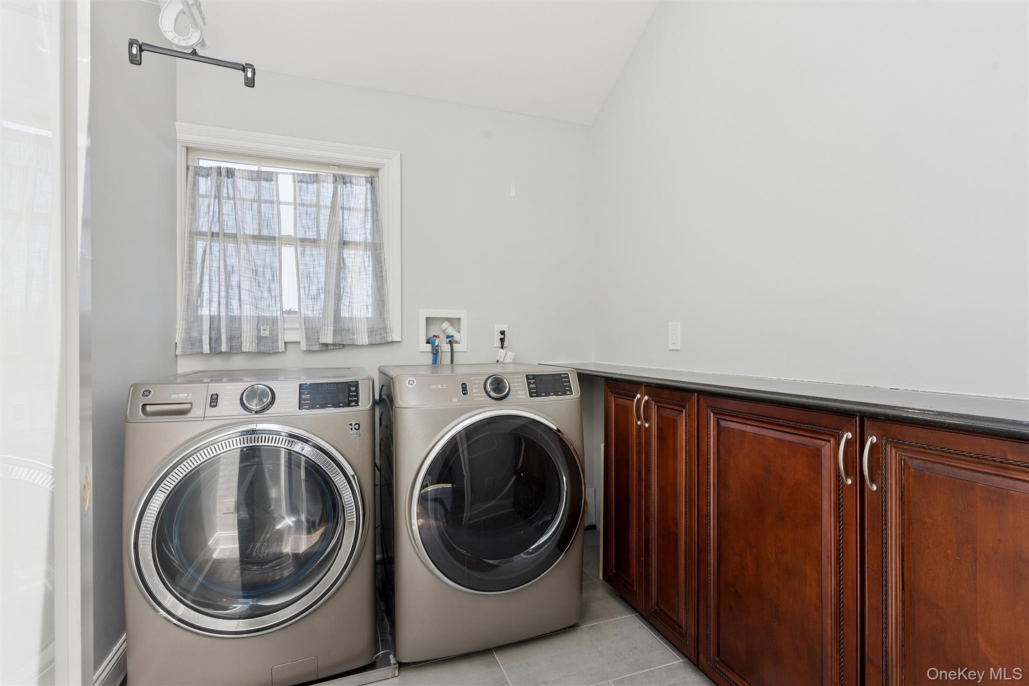 161 Barbara Road Bellmore, NY 11710 - Photo 23 of 33