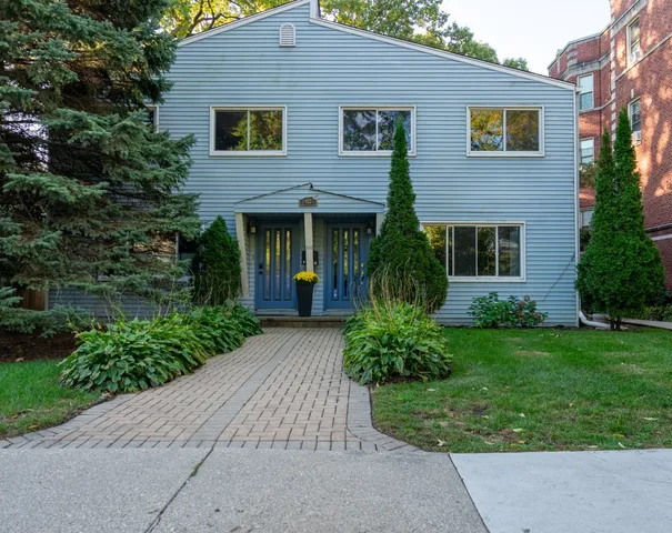 $4,675 | 912 Crain Street, Unit B, Evanston, IL 60202