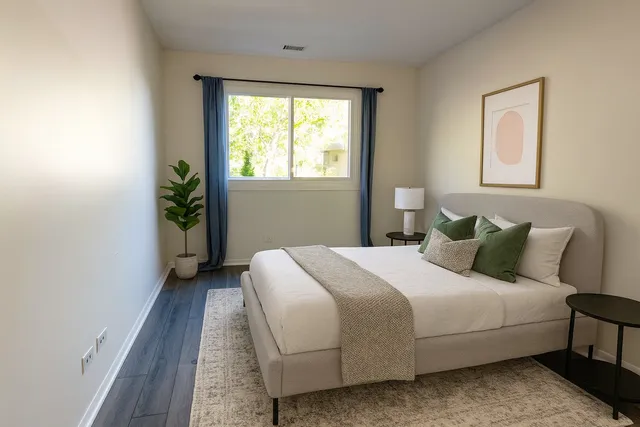 $4,675 | 912 Crain Street, Unit B, Evanston, IL 60202