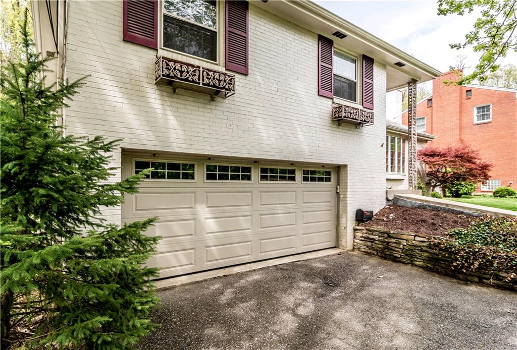 662 Scrubgrass Road Pittsburgh, PA 15243 - Photo 2 of 25 Gallery Image 2