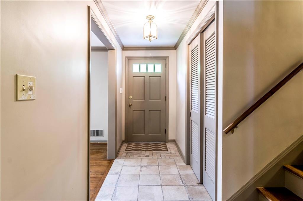 662 Scrubgrass Road Pittsburgh, PA 15243 - Photo 8 of 25 Gallery Image 8