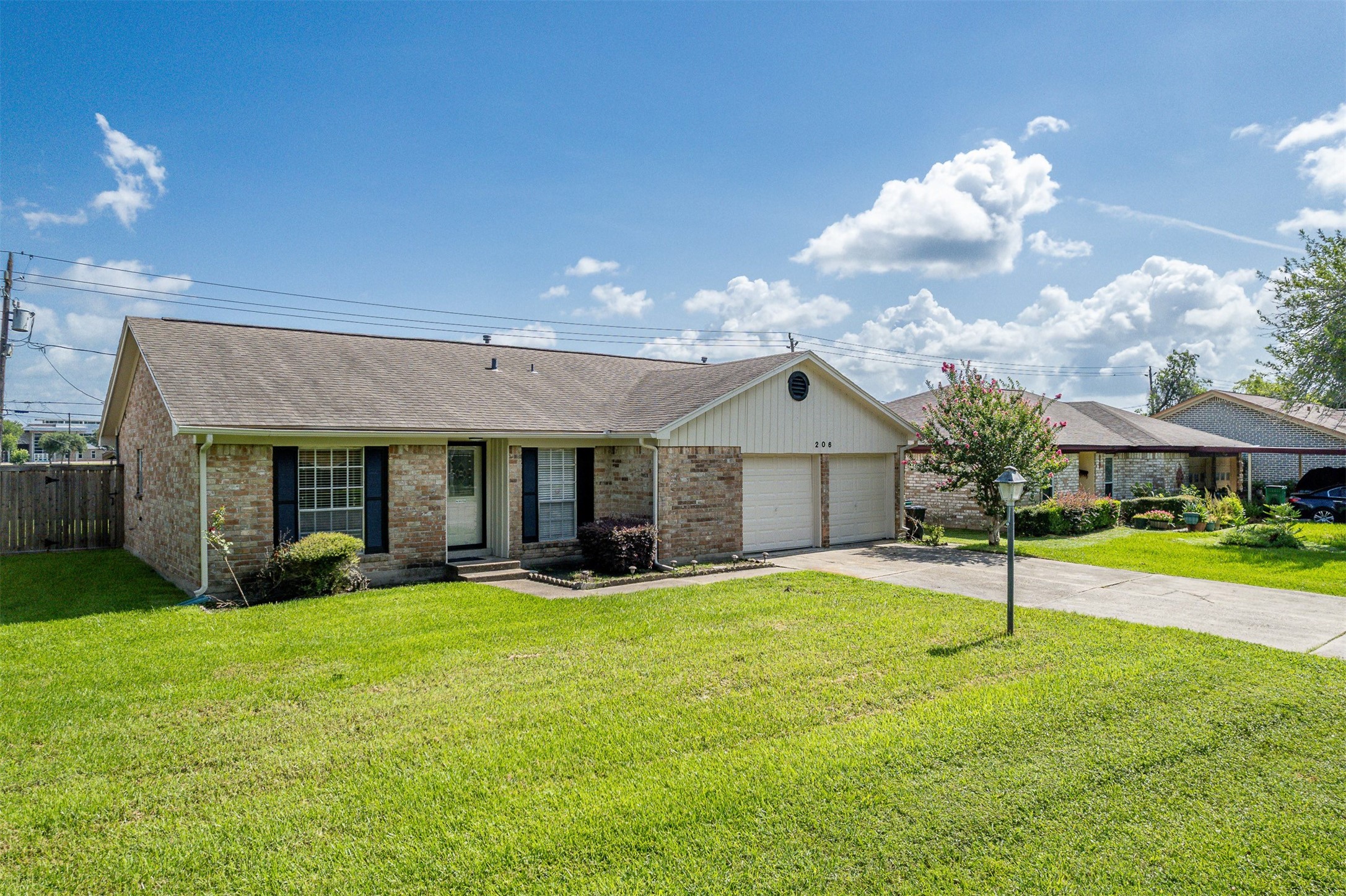 206 Kelly Lane Baytown, TX 77521 - Photo 4 of 38