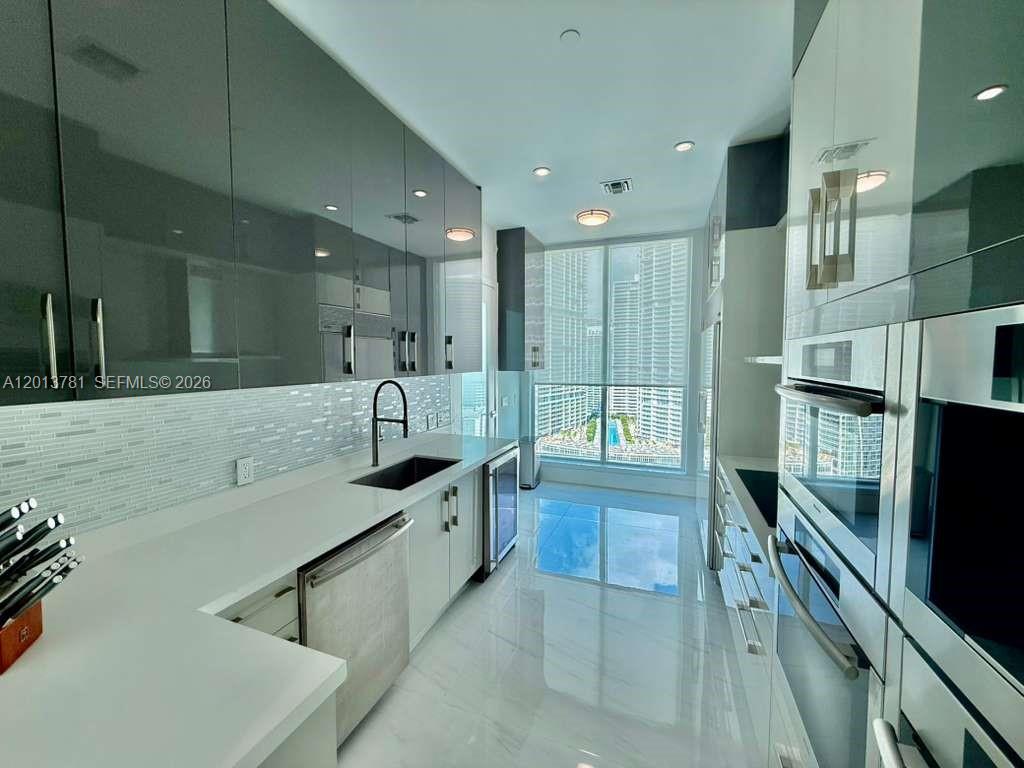 900 Brickell Key Boulevard, Unit 2604 Miami, FL 33131 - Photo 12 of 41