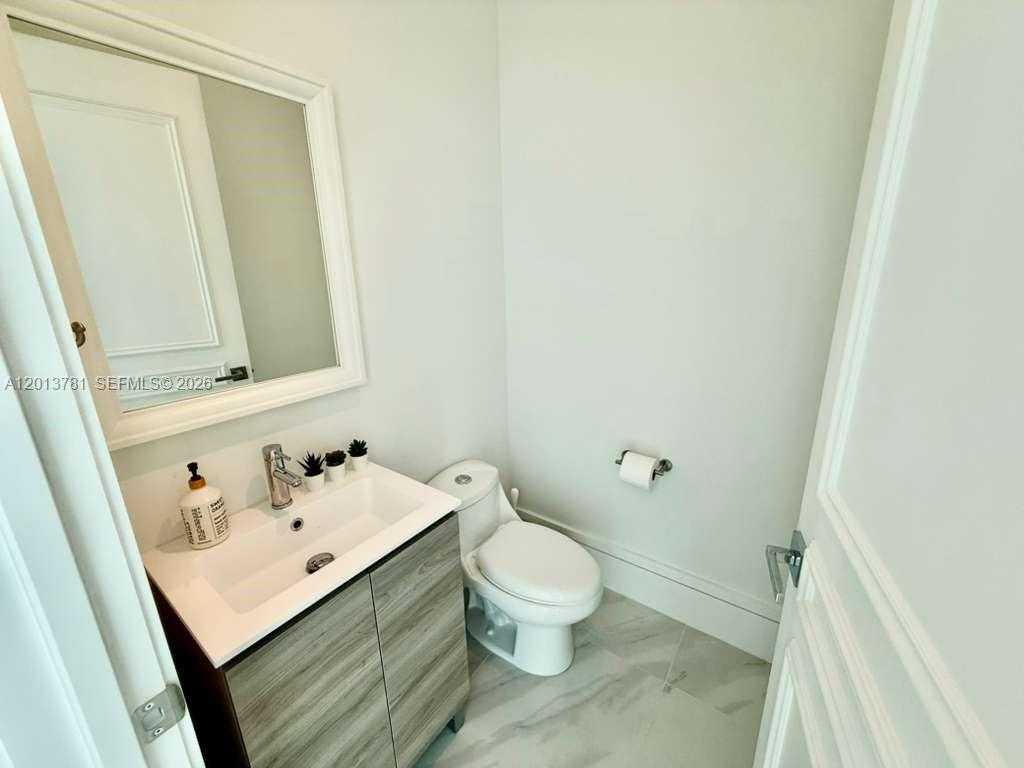 900 Brickell Key Boulevard, Unit 2604 Miami, FL 33131 - Photo 16 of 41