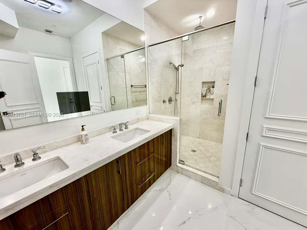 900 Brickell Key Boulevard, Unit 2604 Miami, FL 33131 - Photo 22 of 41