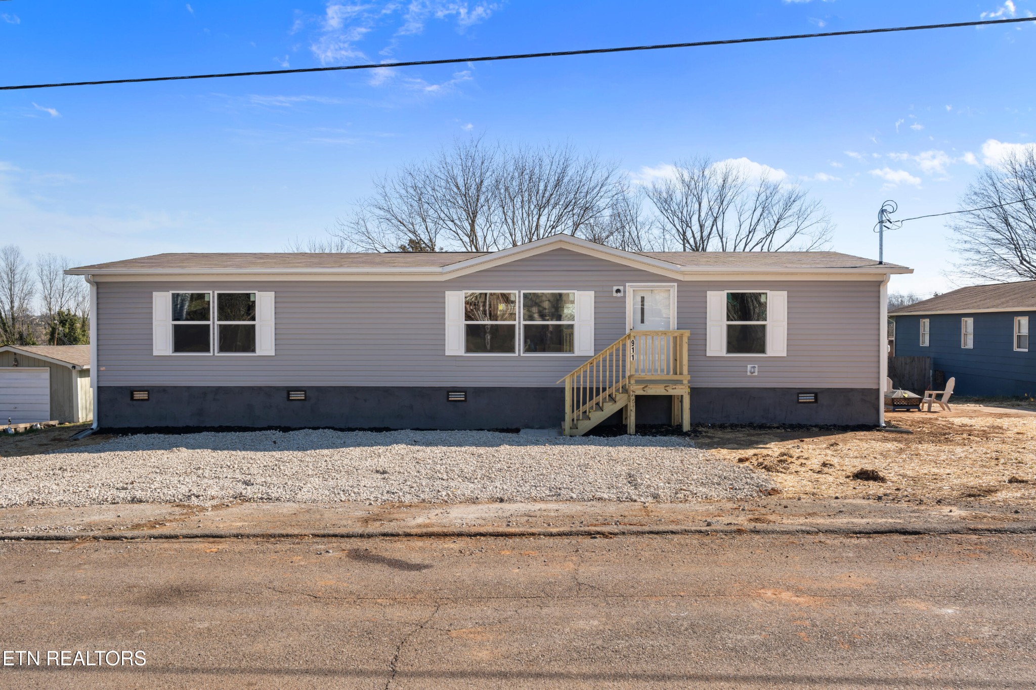 911 Summer Street Loudon, TN 37774 - Photo 1 of 25 a house with a outdoor space