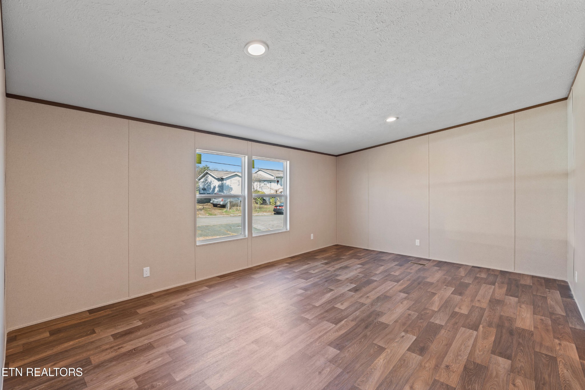 911 Summer Street Loudon, TN 37774 - Photo 15 of 25 a view of an empty room with wooden floor and a window